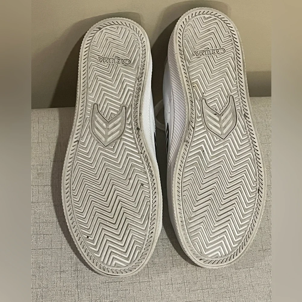 Cariuma chic white